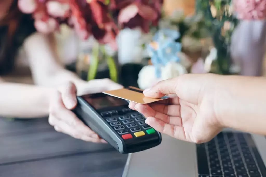 contactless-payment-limit-increased-to-250-158654761063-min-1024x682